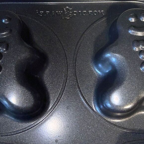 Nordic Ware Gingerbread Man 6 Kids Cakelet Cake Pan Jello Mold - Picture 4 of 4